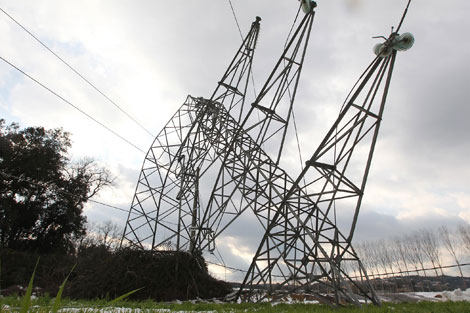 Els municipis de la Costa Brava passaran l’estiu pendents de la línia elèctrica i els boscos