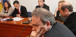 El PSC guixolenc creu que TxSF i CiU van a la deriva. El PSC guixolenc creu que TxSF i CiU van a la deriva.