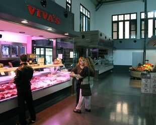 Sant Feliu aplana el pagament de les parades del mercat