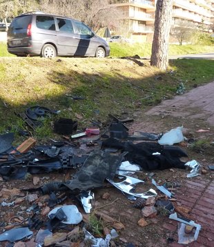 Un conductor xoca contra un pi a Sant Feliu i mor