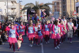 Prop de 2.500 persones omplen carrers a Santa Cristina d´Aro