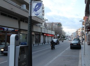 L’alcalde de Santa Cristina vol un control regular de la zona blava