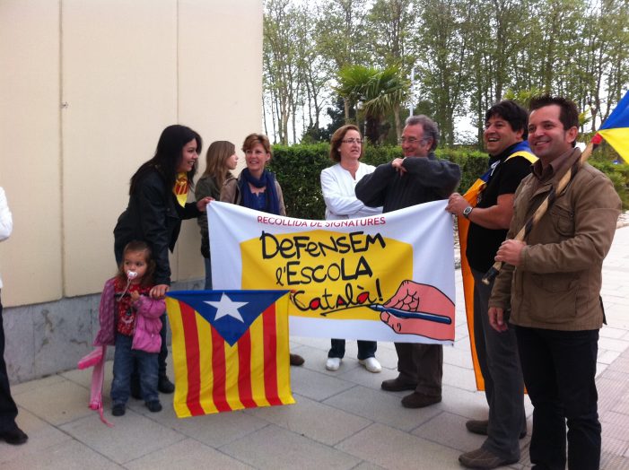 Manifestació de la plataforma Defensem L’Escola en Català a Santa Cristina d´Aro