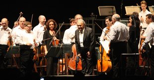 Mehta il·lumina el 50è aniversari de Porta Ferrada Mehta il·lumina el 50è aniversari de Porta Ferrada