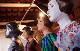 Dotze artistes redissenyen ‘La Pepa’ per celebrar els 15 anys del Museu de la Nina