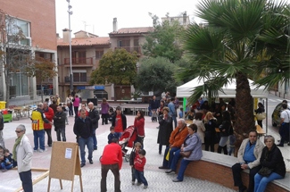 La 3a edició del Correllengua organitzat a la Plaça Salvador Espriu fa gaudir els més menuts