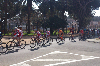 La segona etapa de la Volta a Catalunya creua Sant Feliu a tota velocitat