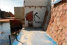 El mur del Club de Mar es queda sol