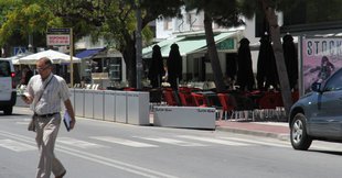 Les terrasses en zona blava s’estenen per Platja d’Aro