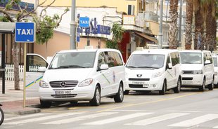 Els taxistes de Platja d’Aro, tips de la competència deslleial