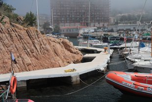 Polèmic pintat de l’obra de la Cambra al port guixolenc