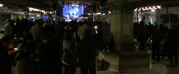 250 PERSONES ASSISTIREN A LA PLAÇA 250 PERSONES ASSISTIREN A LA PLAÇA