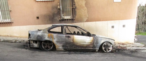 VEHICLE CALCINAT AL CARRER ROMA VEHICLE CALCINAT AL CARRER ROMA