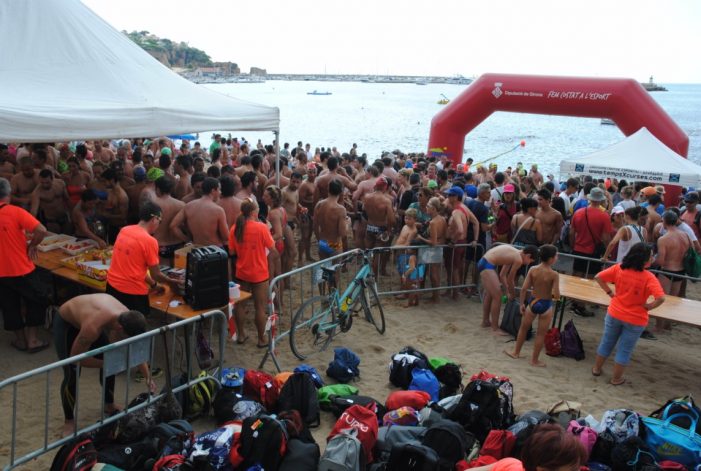 Travessia nedant a Sant Feliu de Guíxols