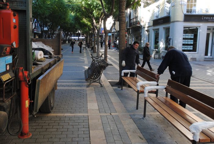 Substitució de bancs en diferents punts de la ciutat