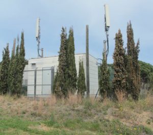 S'Agaró. Antena semiprovisional de telefonia mòbil instal·lada a la part alta de s'Agaró vell, tocant a Pinell, i que serà substituïda per un nou equip radioelèctric en un solar tret a concessió pel consistori  Careto: No  Foto: Emili Agulló 1290#eagullo