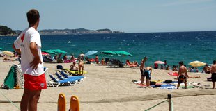 El Suprem avala la prohibició de fer nudisme a Platja d’Aro El Suprem avala la prohibició de fer nudisme a Platja d’Aro