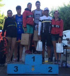 Triatló. Podi masculí i femení del XXVI Triatló Sant Feliu de Guíxols