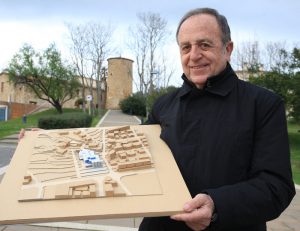 FOTO entrevista Joan Giraut, alcalde de Castell-Platja d'Aro.  Alcaldable per a les eleccions municipals 2015. És president de la Diputació de Girona  X  Careto: No   1119#Lluis Serrat