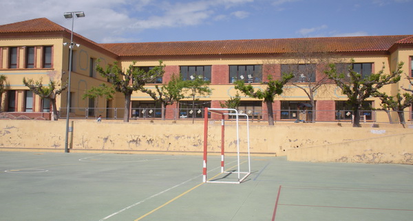 MILLORES A LES ESCOLES DURANT LES VACANCES