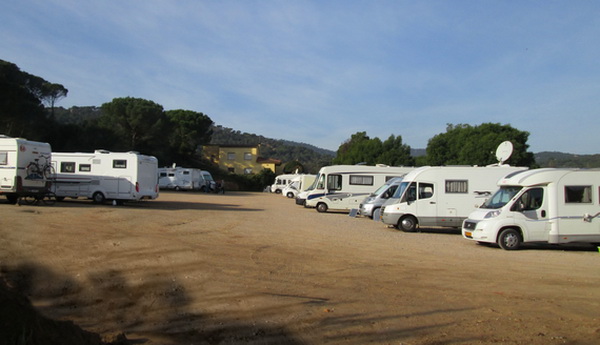 CAL ORDENAR L’APARCAMENT D’AUTOCARAVANES