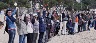 Cadena a Sant Feliu contra la islamofòbia i pels refugiats