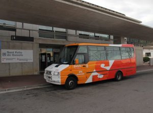 Sant Feliu de Guíxols. Baix Empordà. Estació d'autobusos. Microbus de la Sarfa autobus