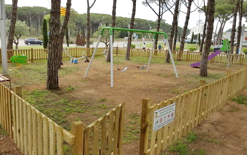 NOU PARC INFANTIL I LAVABOS A LA ZONA DE LES BARBACOES