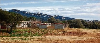 Tensió entre els veïns i el consistori de Santa Cristina per la granja de pollastres