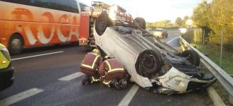 Bolca enmig de l’autovia amb el cotxe a Santa Cristina d’Aro