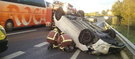 Bolca enmig de l’autovia amb el cotxe a Santa Cristina d’Aro