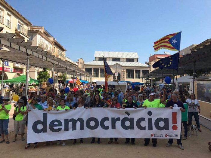 Marta Pascal va acompanyar la Marxa per la Democràcia pels carrers del centre