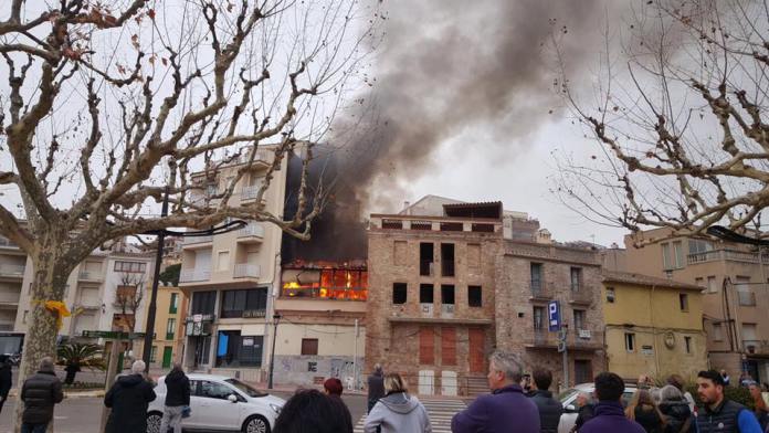 Incendi en un edifici abandonat del passeig de Sant Feliu de Guíxols