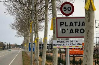 Joan Giraut fa retirar els cartells de «municipi de la República Catalana»