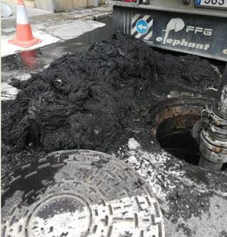 Les tovalloletes humides NO VAN al WC