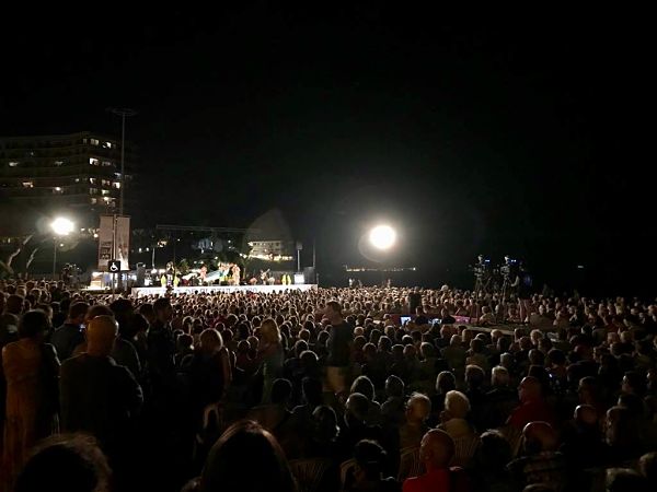 Més de 2.000 persones assisteixen a la Cantada d’Havaneres i Cançó de Taverna de Platja d’Aro