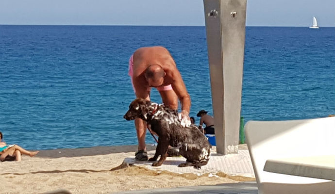 Incivisme a les dutxes de la platja gran de Platja d’Aro Incivisme a les dutxes de la platja gran de Platja d’Aro