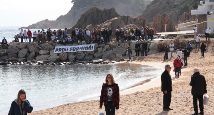 Protesta a Sant Feliu de Guíxols per la preservació de Rius i Calvet Protesta a Sant Feliu de Guíxols per la preservació de Rius i Calvet