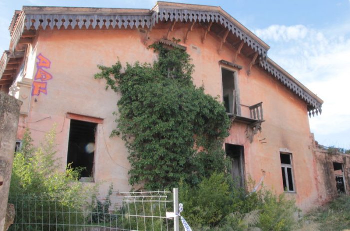 El suro salva Can Rosselló del foc a Sant Feliu