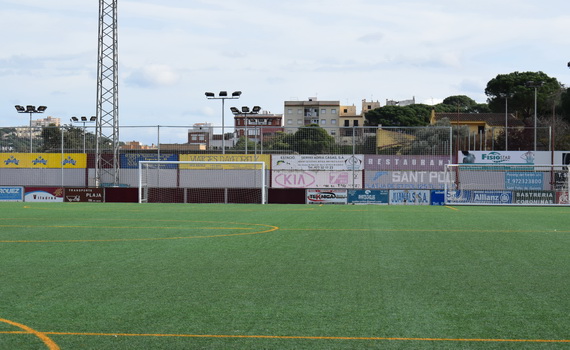 S’instal.len nous parapilotes al Camp Municipal Josep Sunyer i Arxer