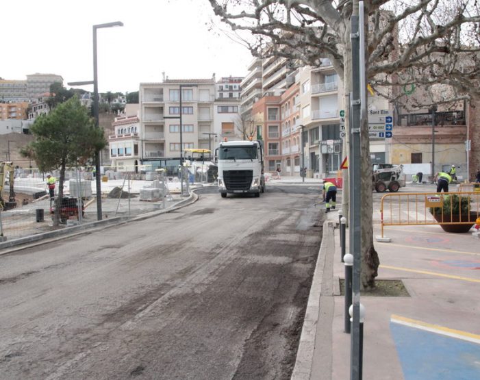 Tall viari a Sant Feliu per reasfaltar part del passeig del Mar Tall viari a Sant Feliu per reasfaltar part del passeig del Mar