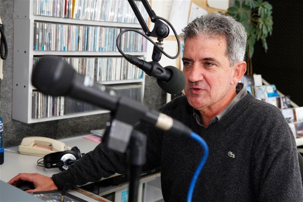 “Tenim clients que fa 36 anys que ens ajuden sense interrupció. Els hi hauriem de fer un monument”. Entrevista a Joan Perich, director de Ràdio Platja d’Aro des de fa 30 anys.