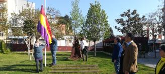 Sant Feliu de Guíxols homenatge la República amb la hissada de bandera