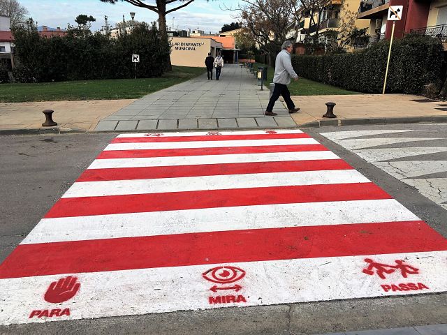 Castell-Platja d’Aro és pioner en l’adaptació de passos de vianants per a infants i joves que tenen autisme