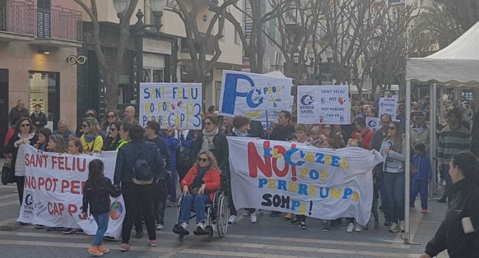 Mobilització a Sant Feliu per salvar una línia de P3 Mobilització a Sant Feliu per salvar una línia de P3