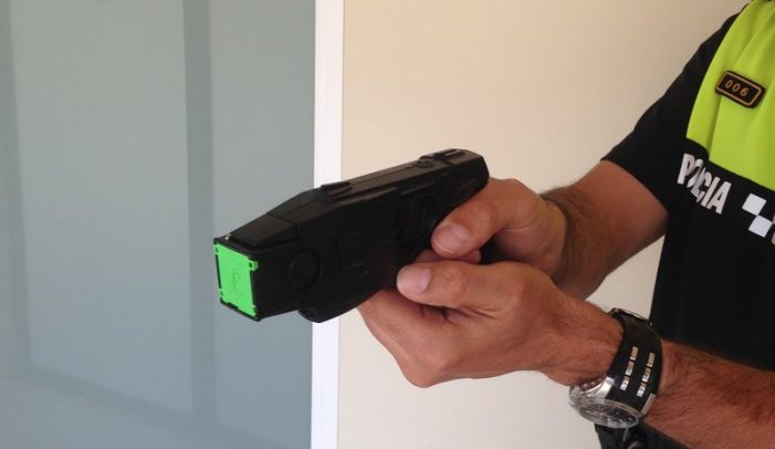 Encausen per tortures 4 policies que van reduir un esvalotat amb una Taser