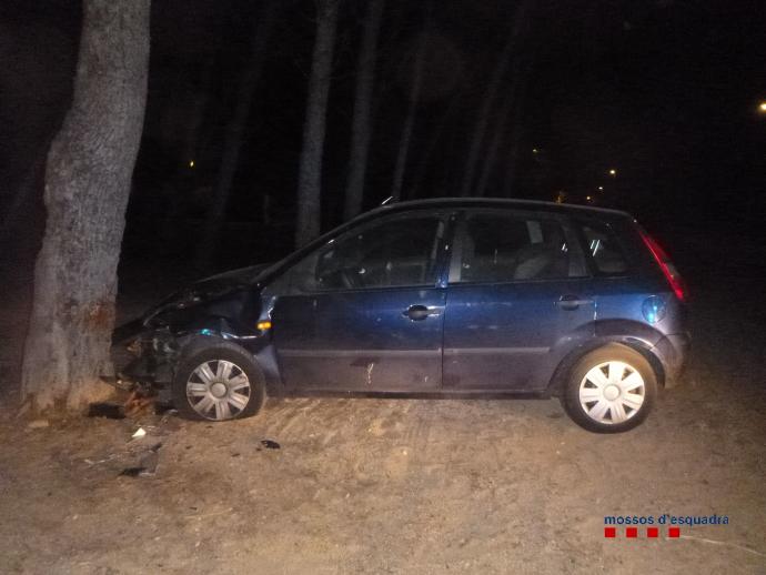 Fuig d’un control a Platja d’Aro anant molt begut, condueix temeràriament i xoca amb un arbre