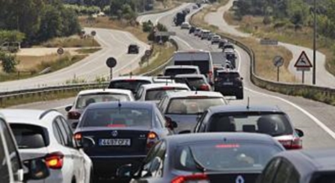 L’inici de les vacances deixa 12 Km de cues per anar a la costa