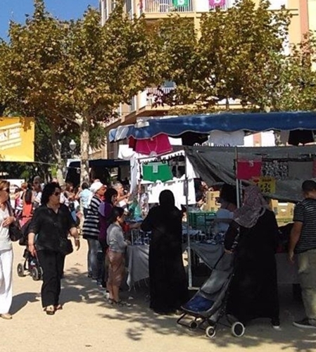 Controls al mercat del diumenge, a Sant Feliu