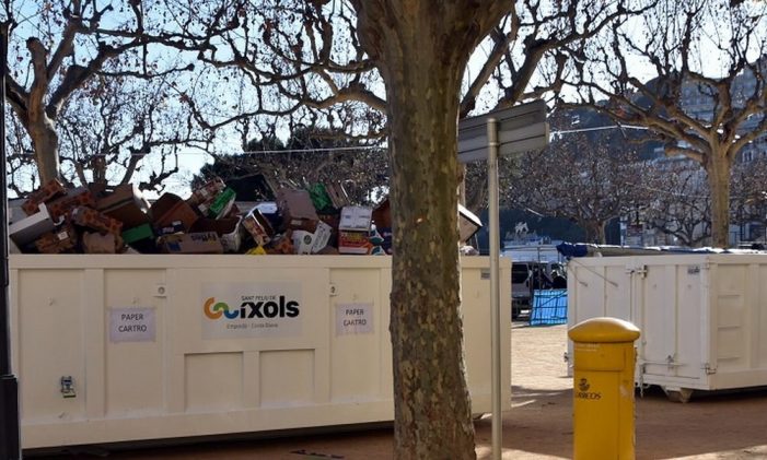 El mercat del diumenge de Sant Feliu de Guíxols millora en neteja i preveu eliminar les bosses de plàstic en els propers mesos